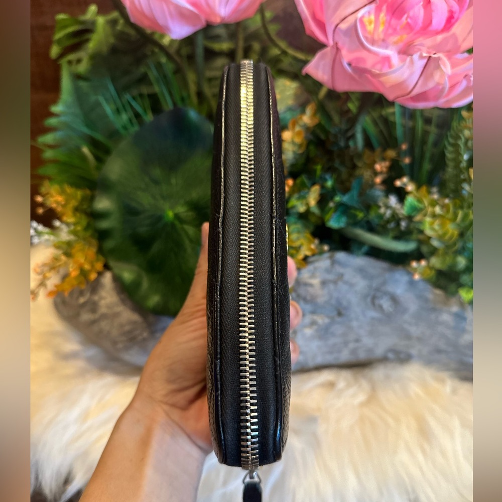 Chanel zip around wallet - Picture 9 of 16